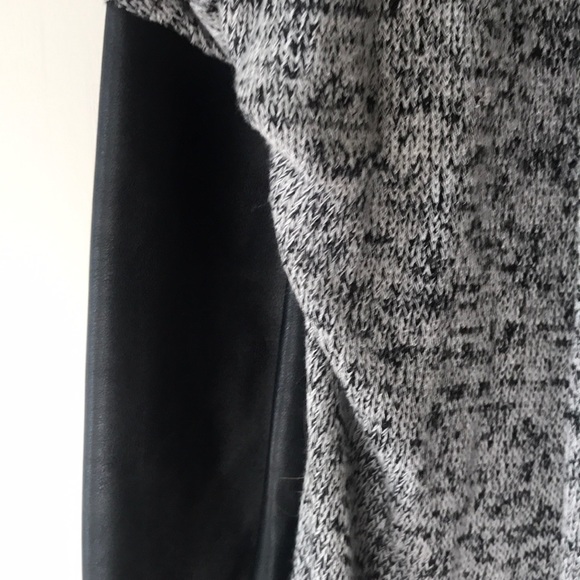 New Divided knit sweater with leather sleeve - Picture 4 of 6